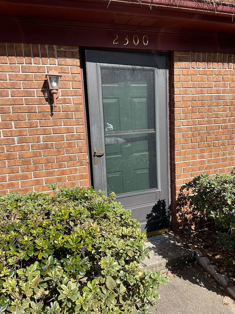 Cute 2 bedroom 1.5 bath townhome — Photo 2