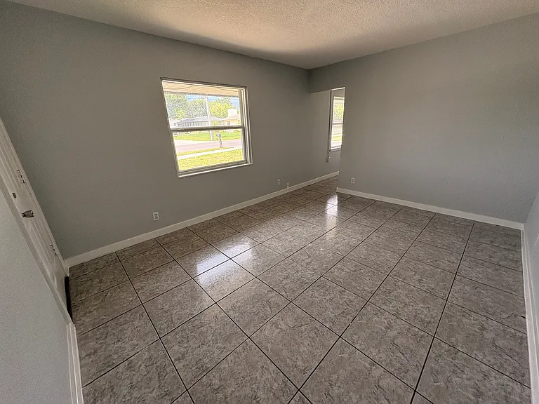135 Lake Hayes Rd — Photo 3