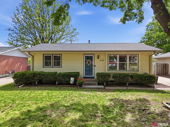 1737 Deweese Dr, Lincoln, NE 68504