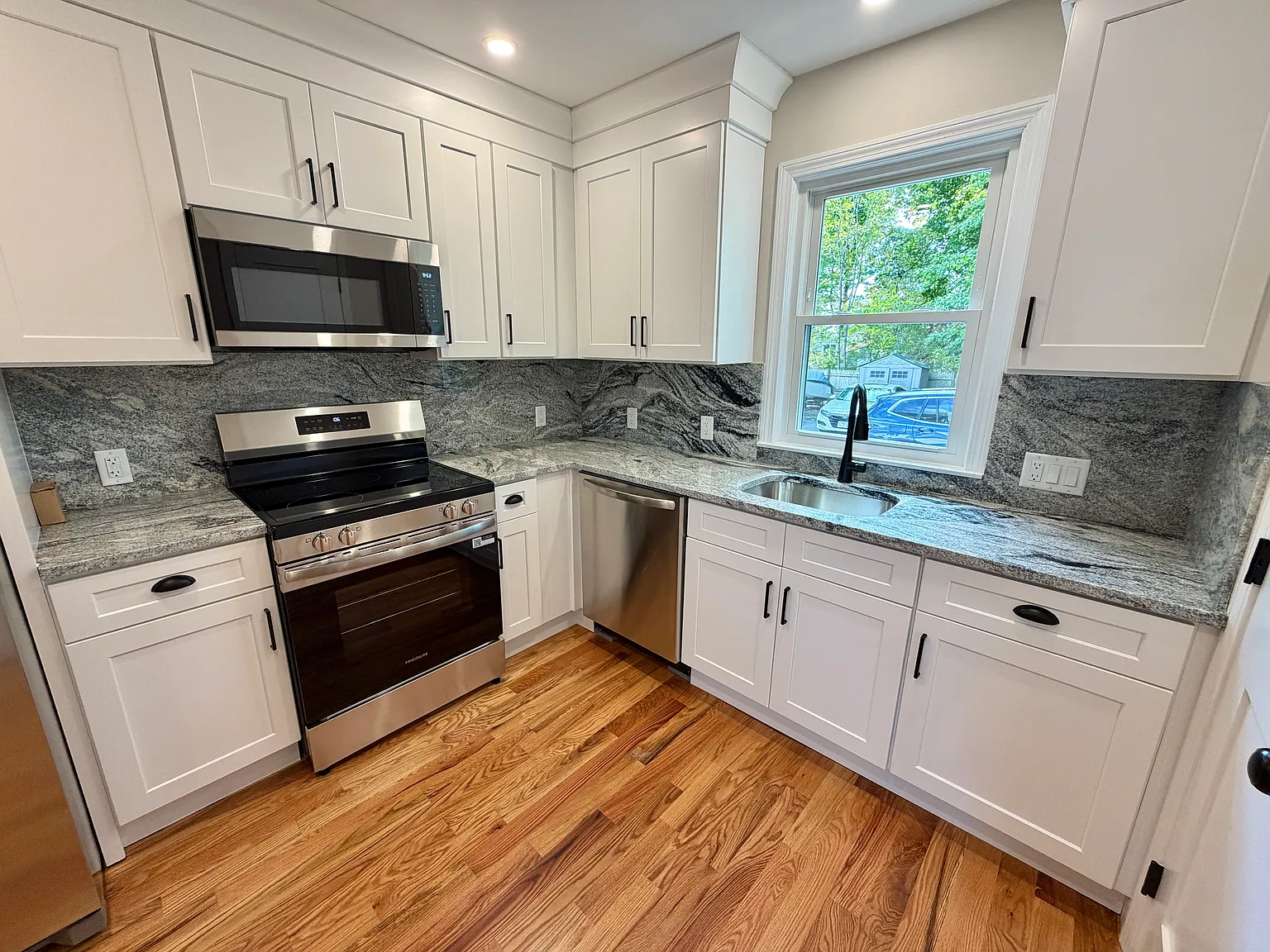 2 bed, 880 sqft, $3,000 — Photo 4