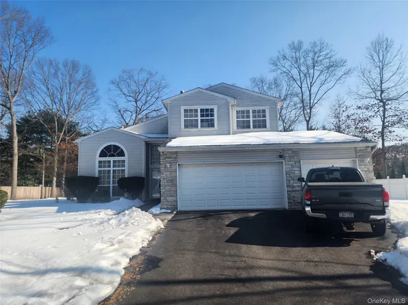 3 Arbor Field Way, Lake Grove, NY 11755