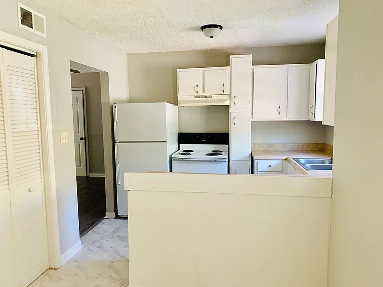 638 Thomasville Blvd SE — Photo 8