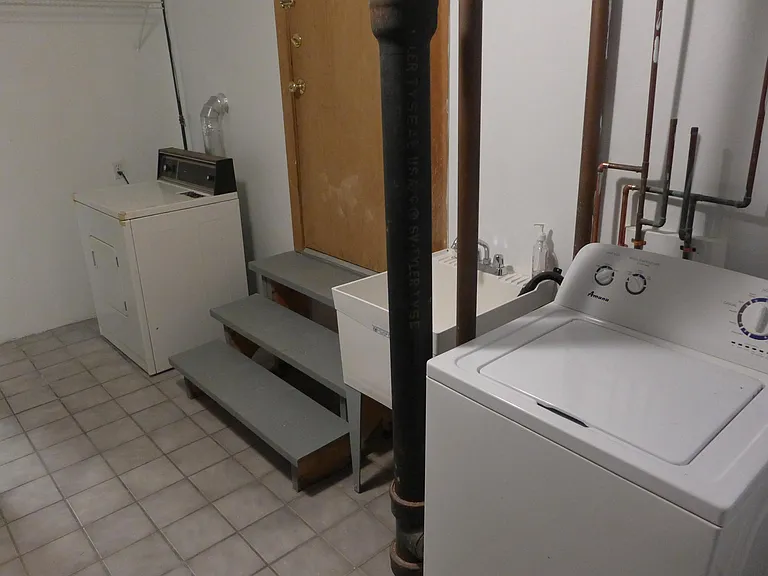 2924 N Lakewood Ave — Photo 17