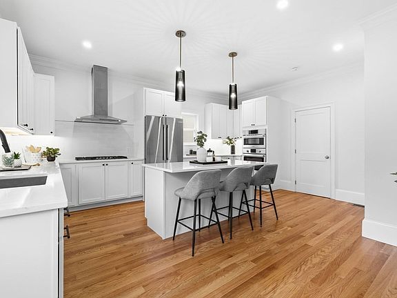 4th image of 179 Main St #1