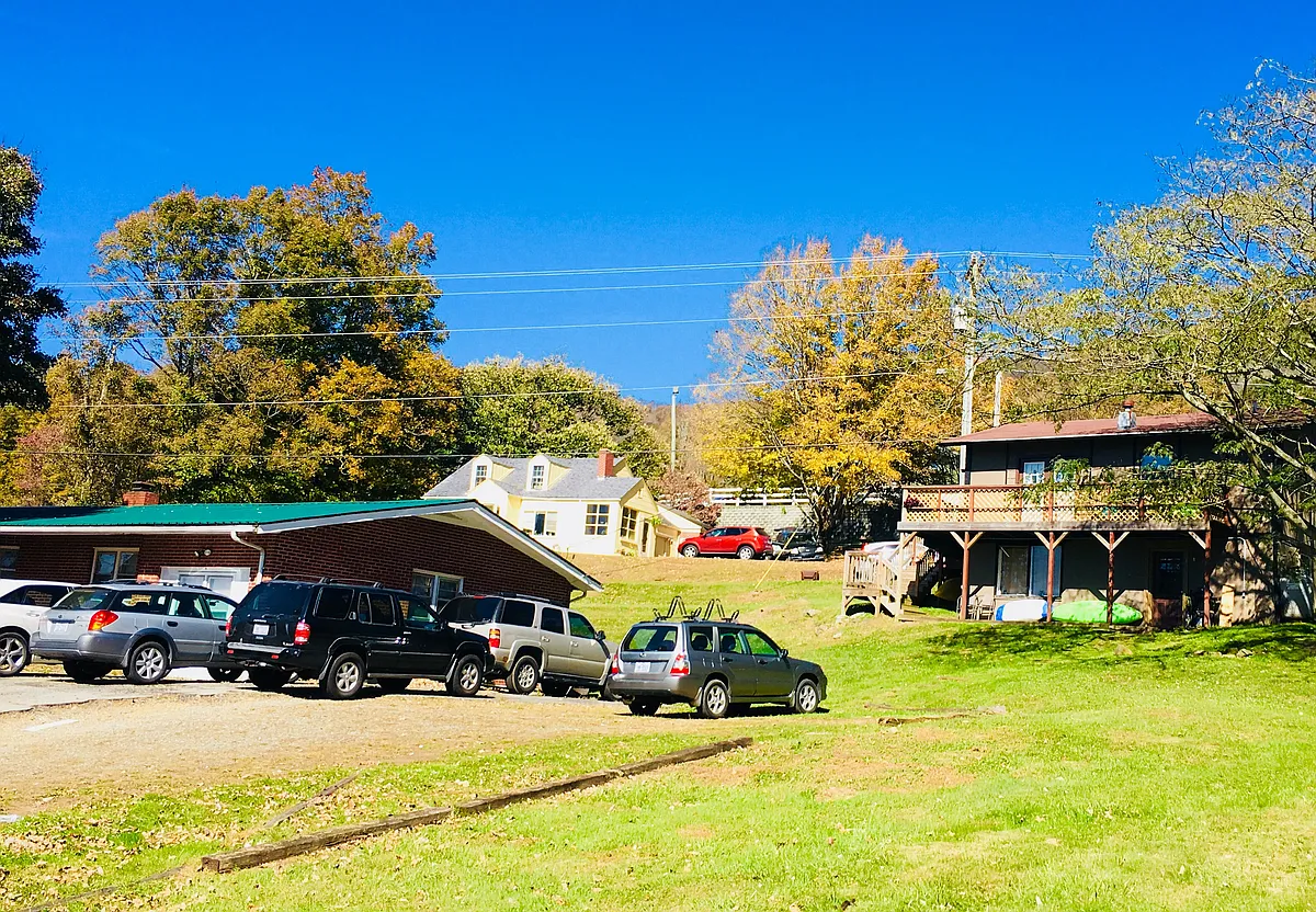 Building Photo - 2762 US Highway 421 N