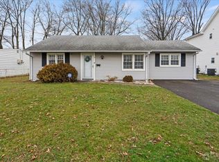 5 Glenville Rd, Edison, NJ 08817