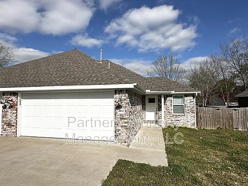 201 Hindman Dr #2 Photo 1