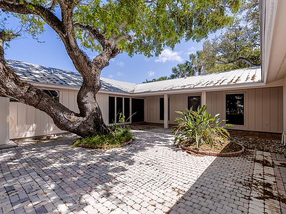 5th image of 366 Live Oak Dr
