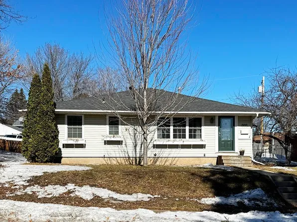 811 7th St N, Virginia, MN 55792