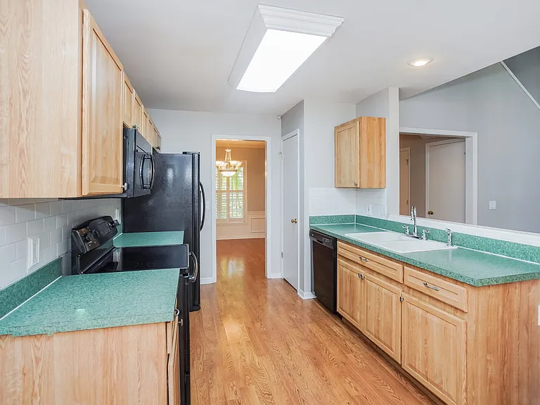 17703 Parkway Green Ln — Photo 7