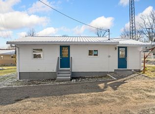 8792 S Sunnyside Ln, Silver Lake, IN 46982