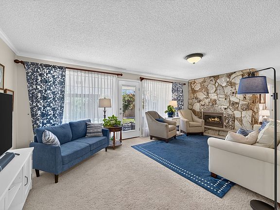 3rd image of 3298 Cherokee Ln