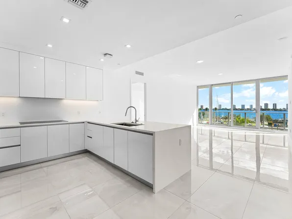 220 Lake Shore Dr #304, West Palm Beach, FL 33403
