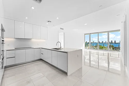 220 Lake Shore Dr Photo 1