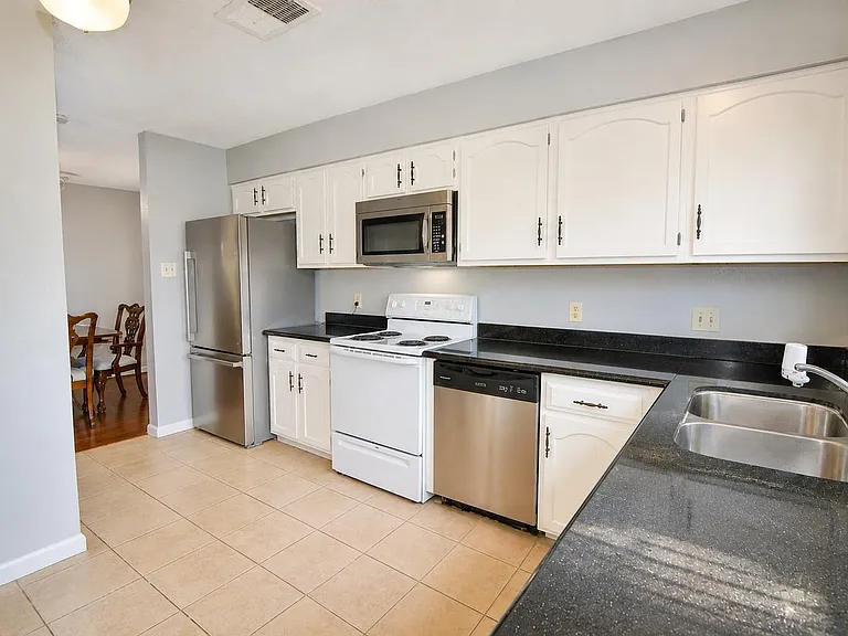 2331 Stillmeadow Dr — Photo 2