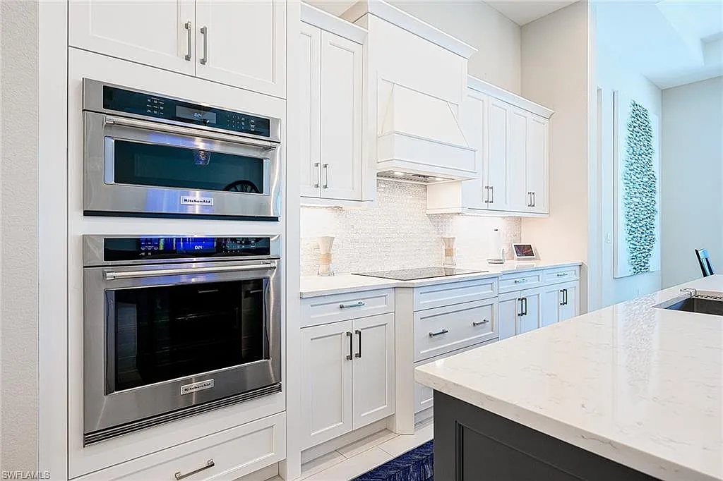 3 bed, 3.0 bath, 2704 sqft, $13,000 — Photo 3