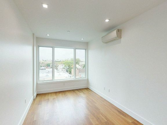 3rd image of 2561 Bedford Ave Penthouse A