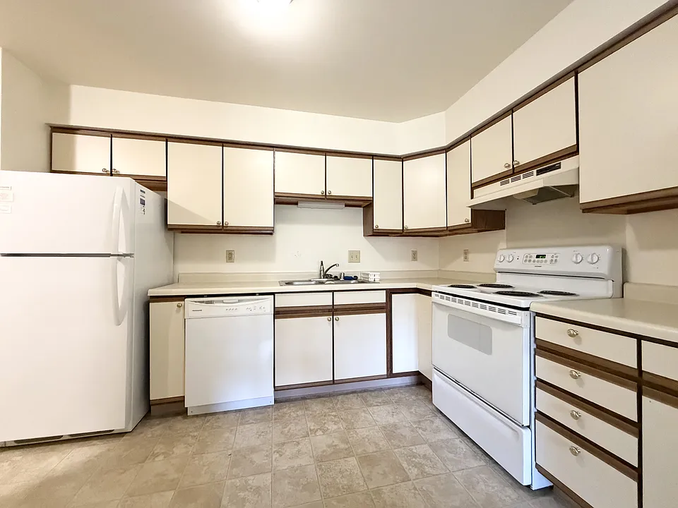 913 Acewood Blvd #102