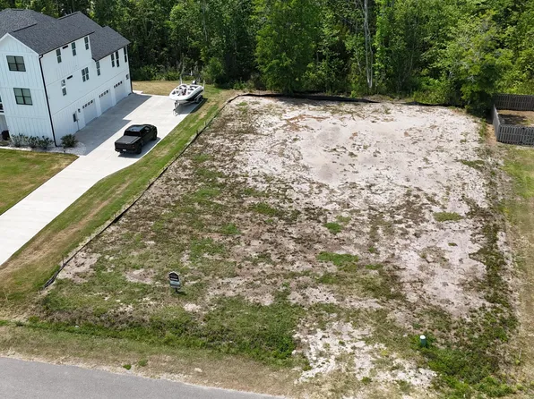 208 River Oats Court, Holly Ridge, NC 28445