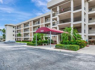 7461 W Country Club Dr N APT 203, Sarasota, FL 34243