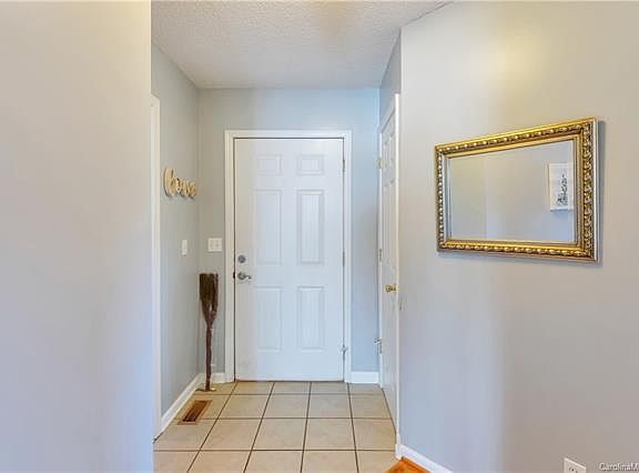 5th image of 905 Linney Ln #A