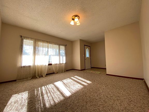 5th image of 901 Logan Ave