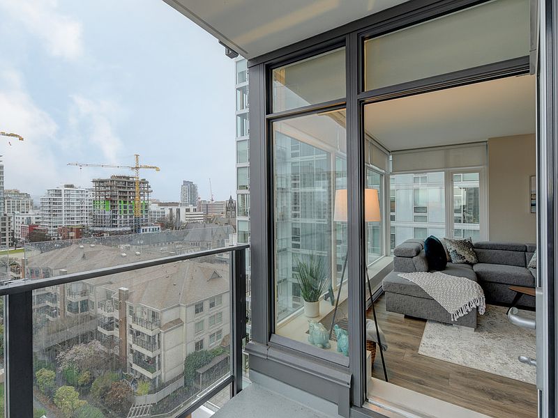 Victoria Apartment for rent - 2 Bedrooms — photo 30