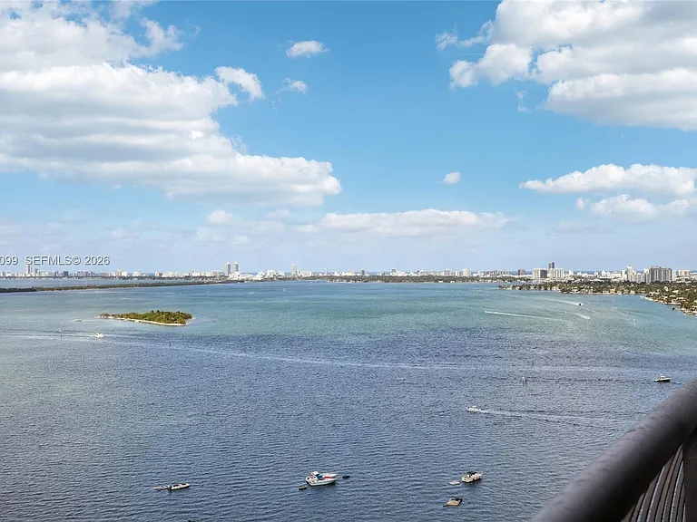 1750 N Bayshore Dr #2805 — Photo 1