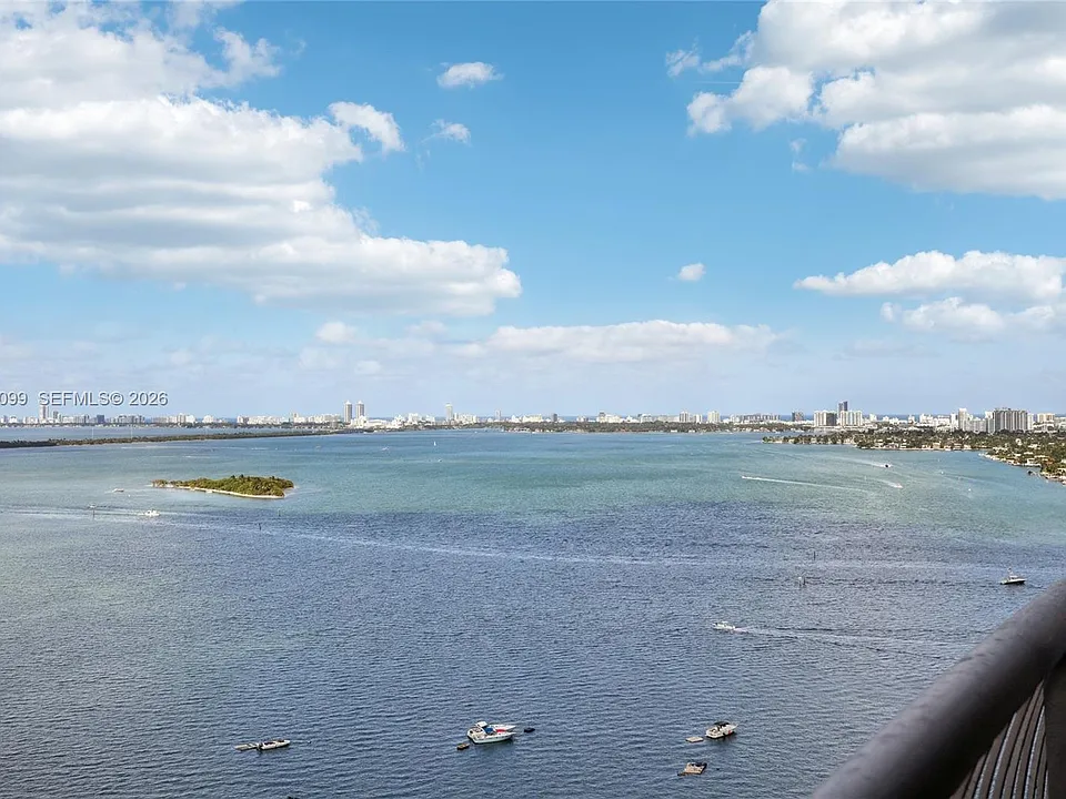 1750 N Bayshore Dr #2805
