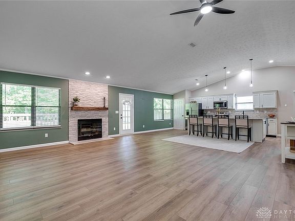 5th image of 8777 Deer Valley Dr