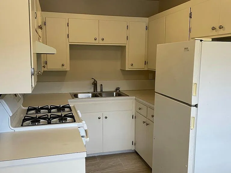 812 Belden St #1 — Photo 2