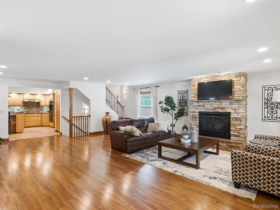 1010 Genesee Dr, photo 7