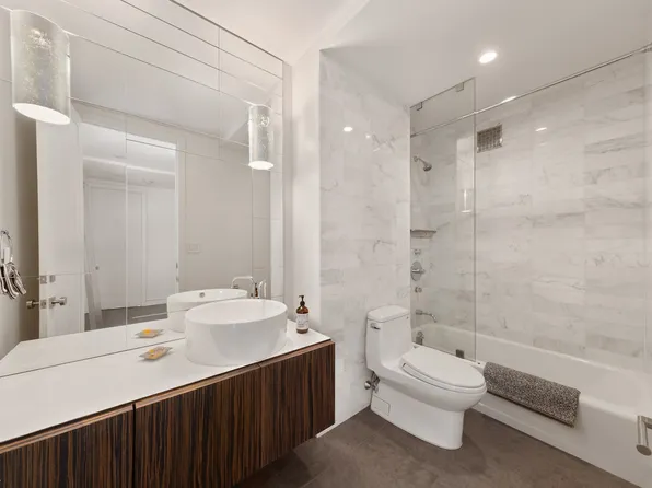 5 East 22nd Street image 9 of 16