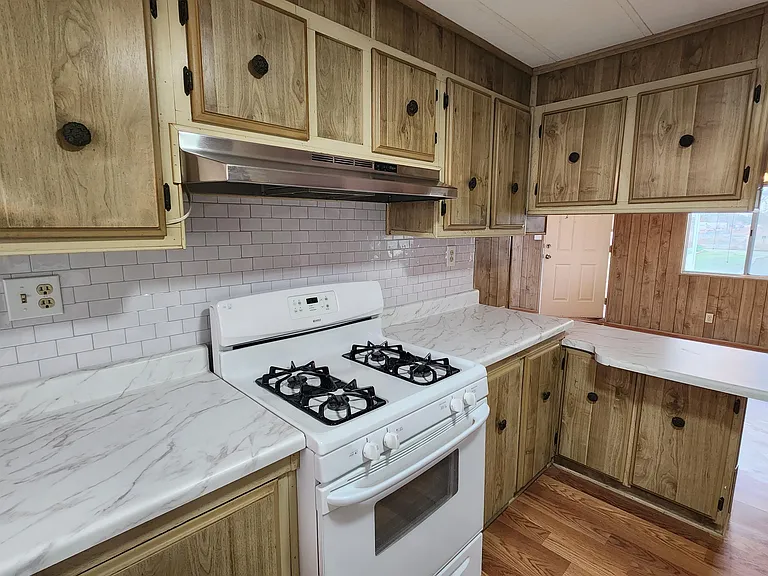 1111 W Hardy Ln #B — Photo 9