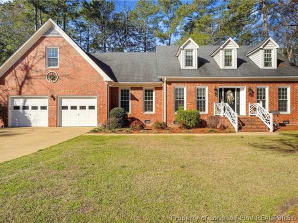 2083 Loganberry Dr, Fayetteville, NC 28304