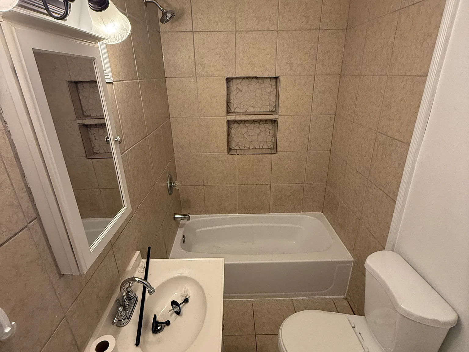 3 bed, 1064 sqft, $900 — Photo 3