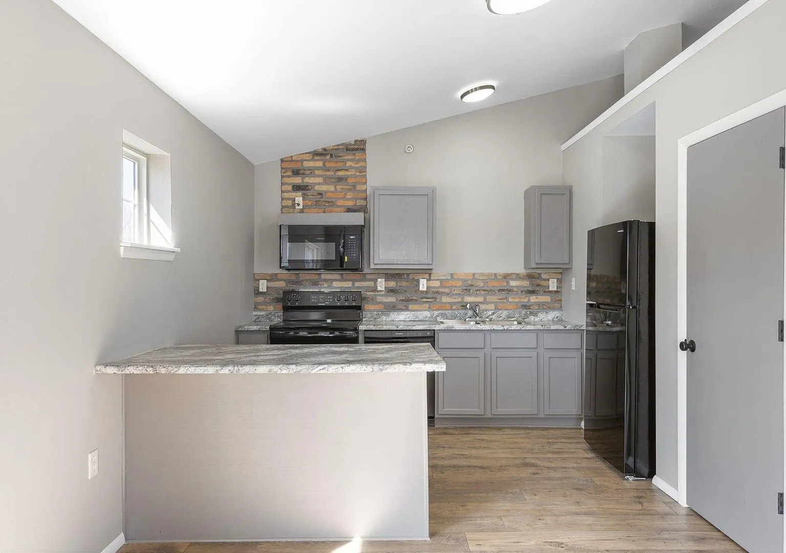 Parkway Townhomes — Photo 3