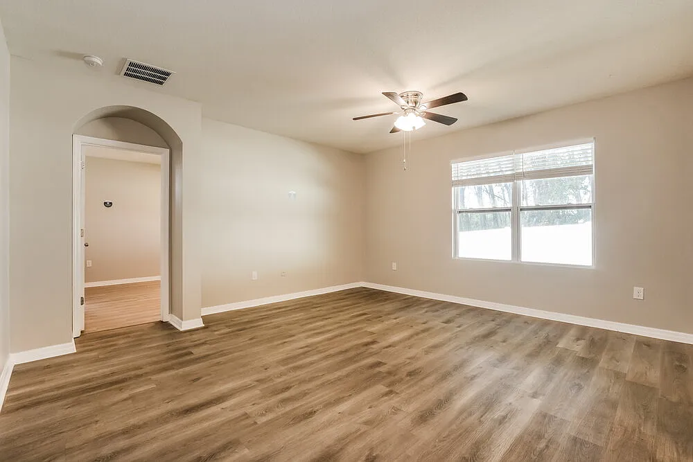 4 bed, 2.0 bath, 1852 sqft, $2,940 — Photo 3