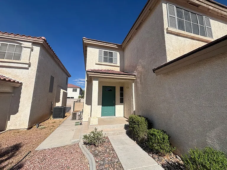 10256 Grecian Laurel Ct — Photo 4