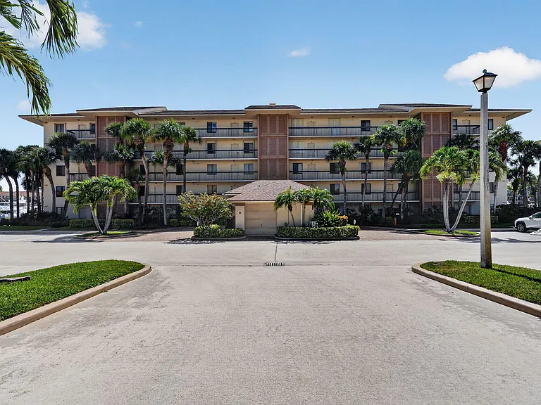 2401 Marina Isle Way #105 — Photo 41