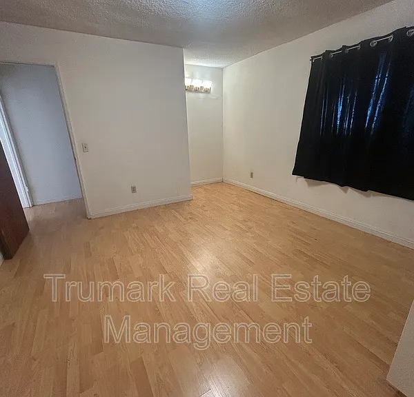 4401 Clayton Ave #3 — Photo 8
