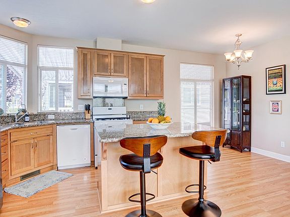 5th image of 44 Oakwood Drive
