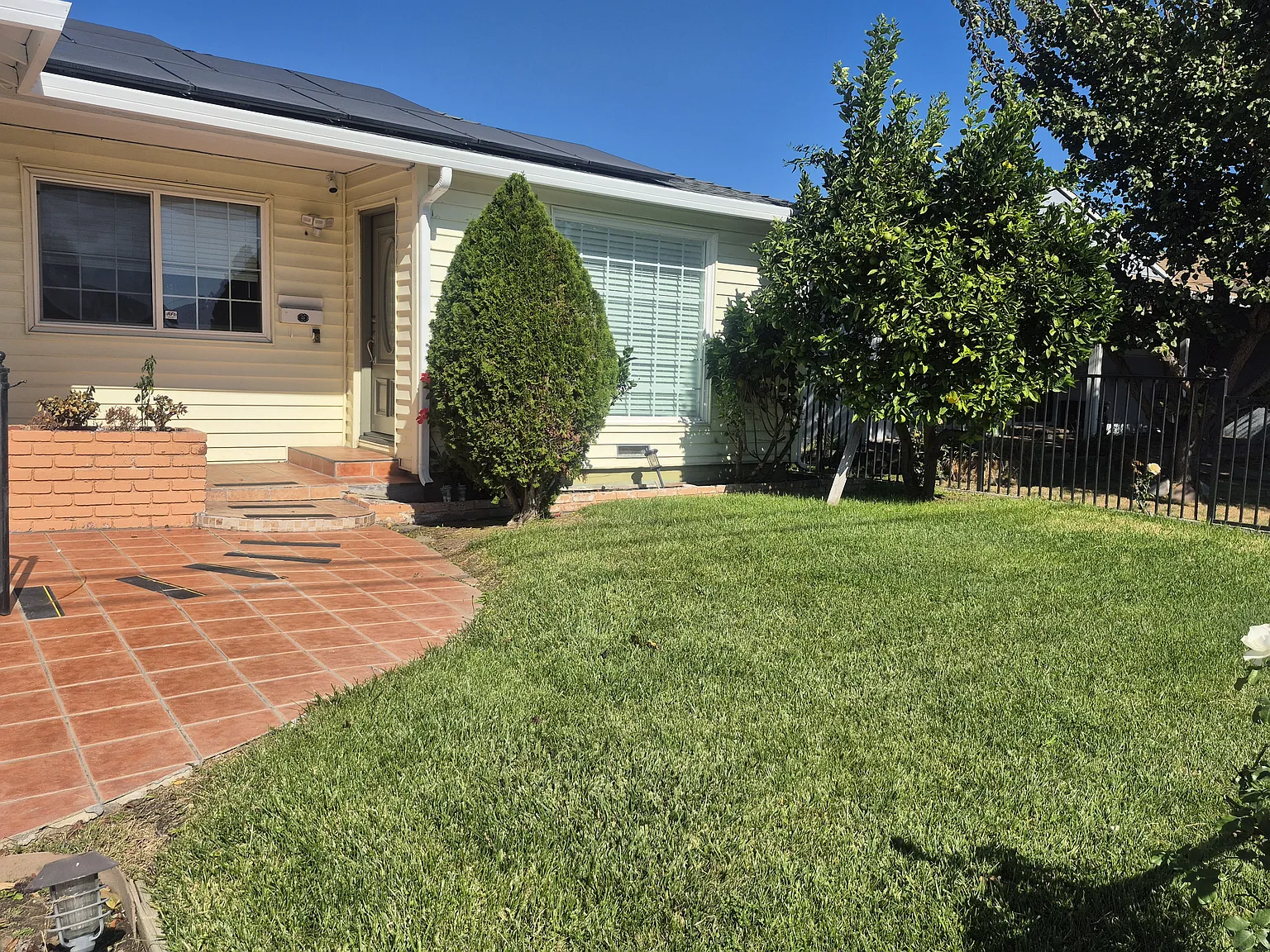 3 bed, 1168 sqft, $3,900 — Photo 4