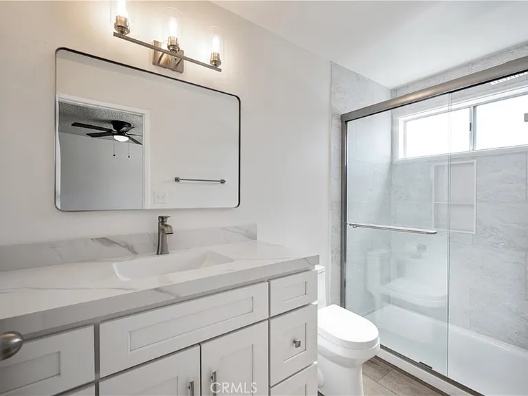 972 W 14th St #3 — Photo 11