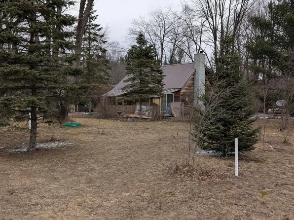 184 Yellow Pine Cir, Cadillac, MI 49601