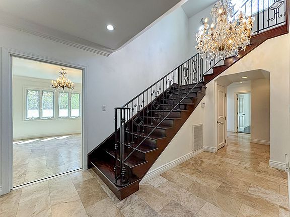 5th image of 455 S Rodeo Dr