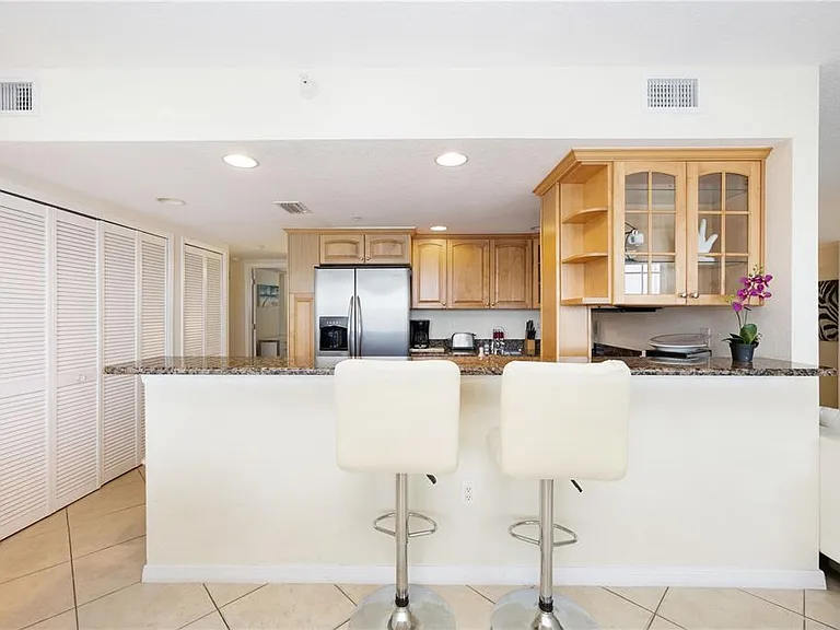 445 Hamden Dr #302 — Photo 12
