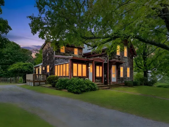 30 Cottage St, Medway, MA 02053