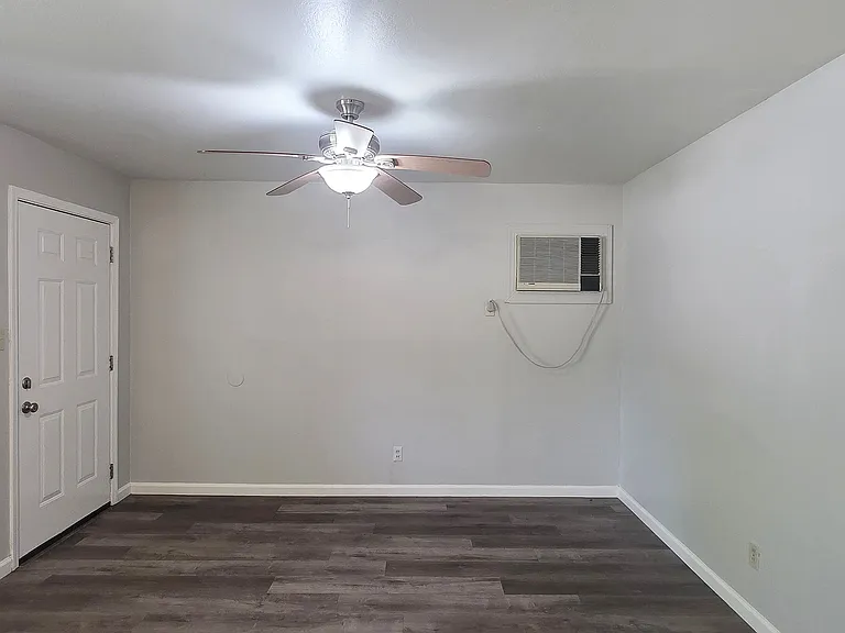 3250 Wright St — Photo 9