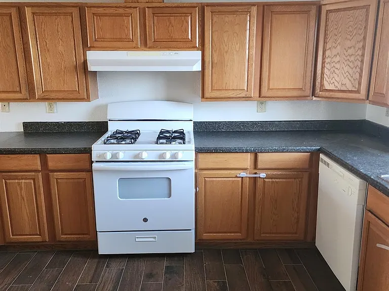 10842 Railroad Ave #D — Photo 5